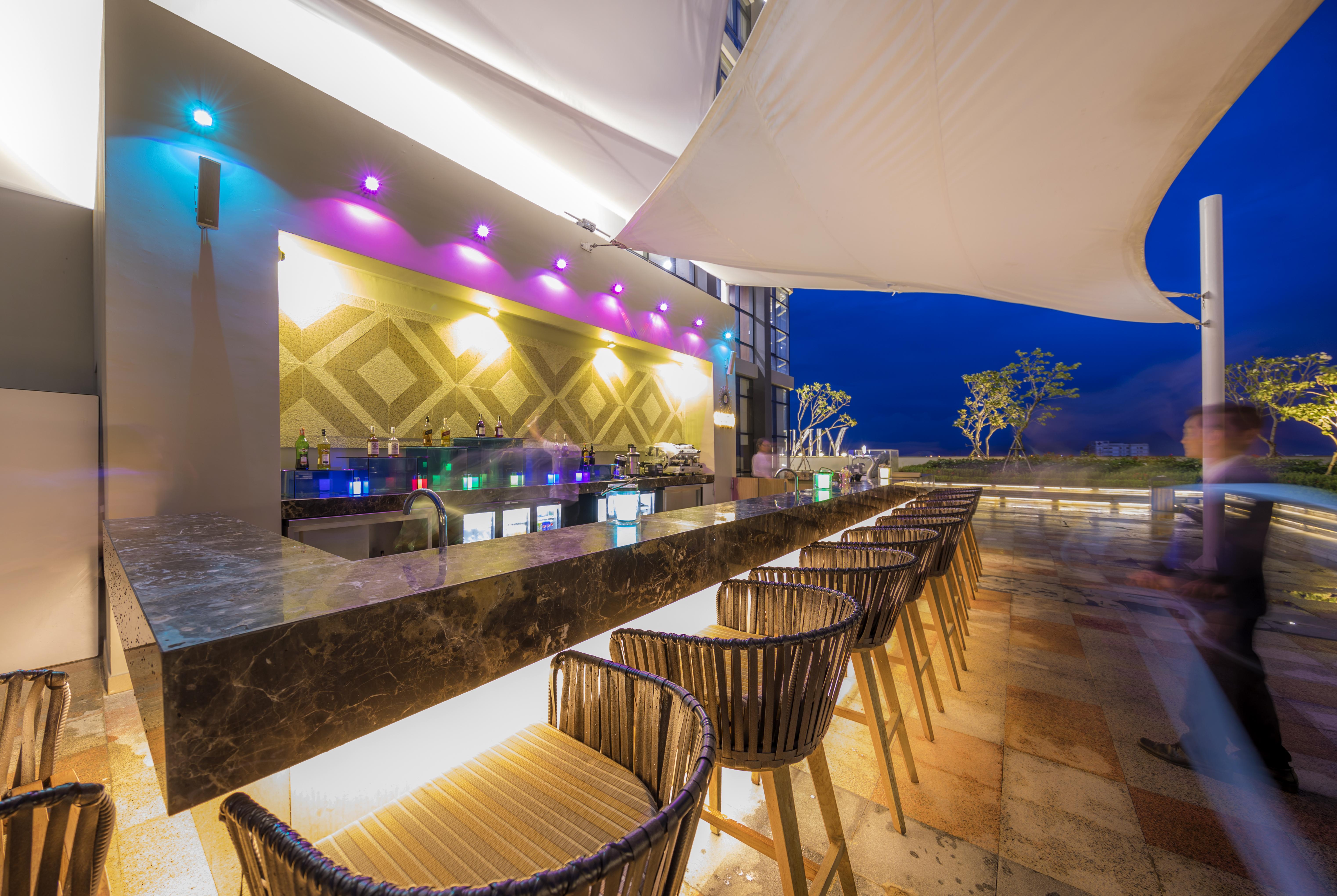 Sheraton Can Tho Bagian luar foto Sky Bar