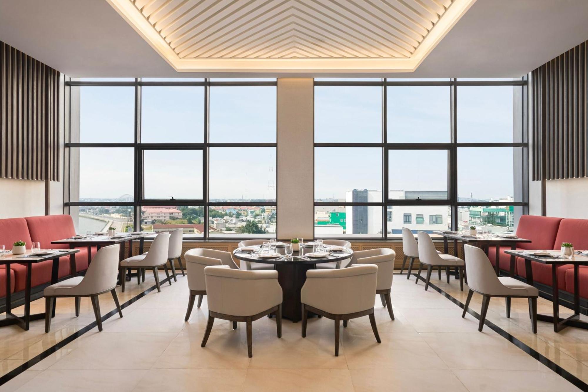 Sheraton Can Tho Bagian luar foto The restaurant