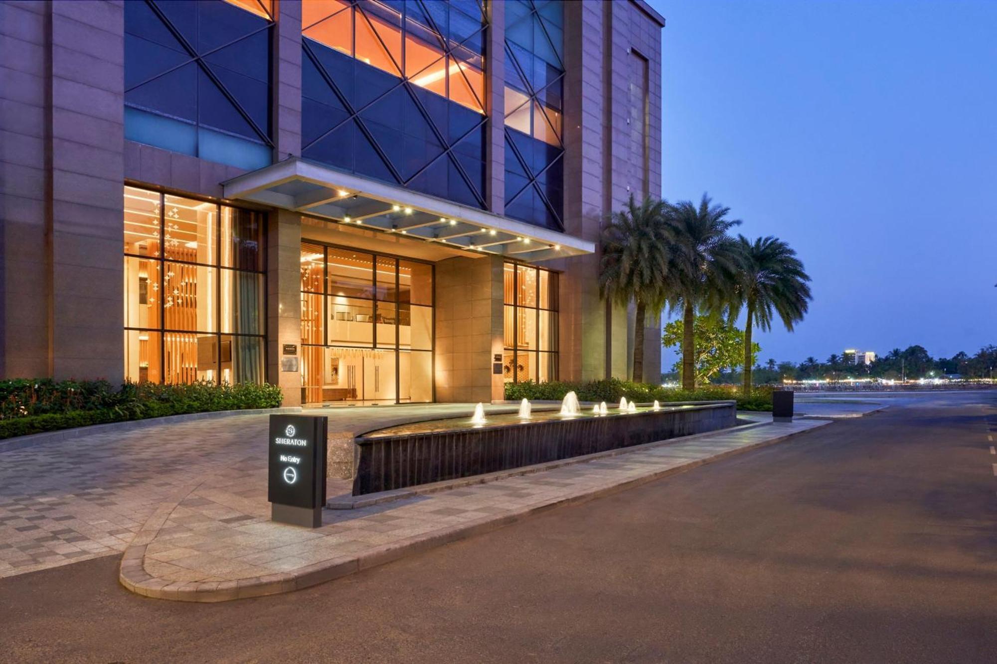 Sheraton Can Tho Bagian luar foto Entrance of the hotel