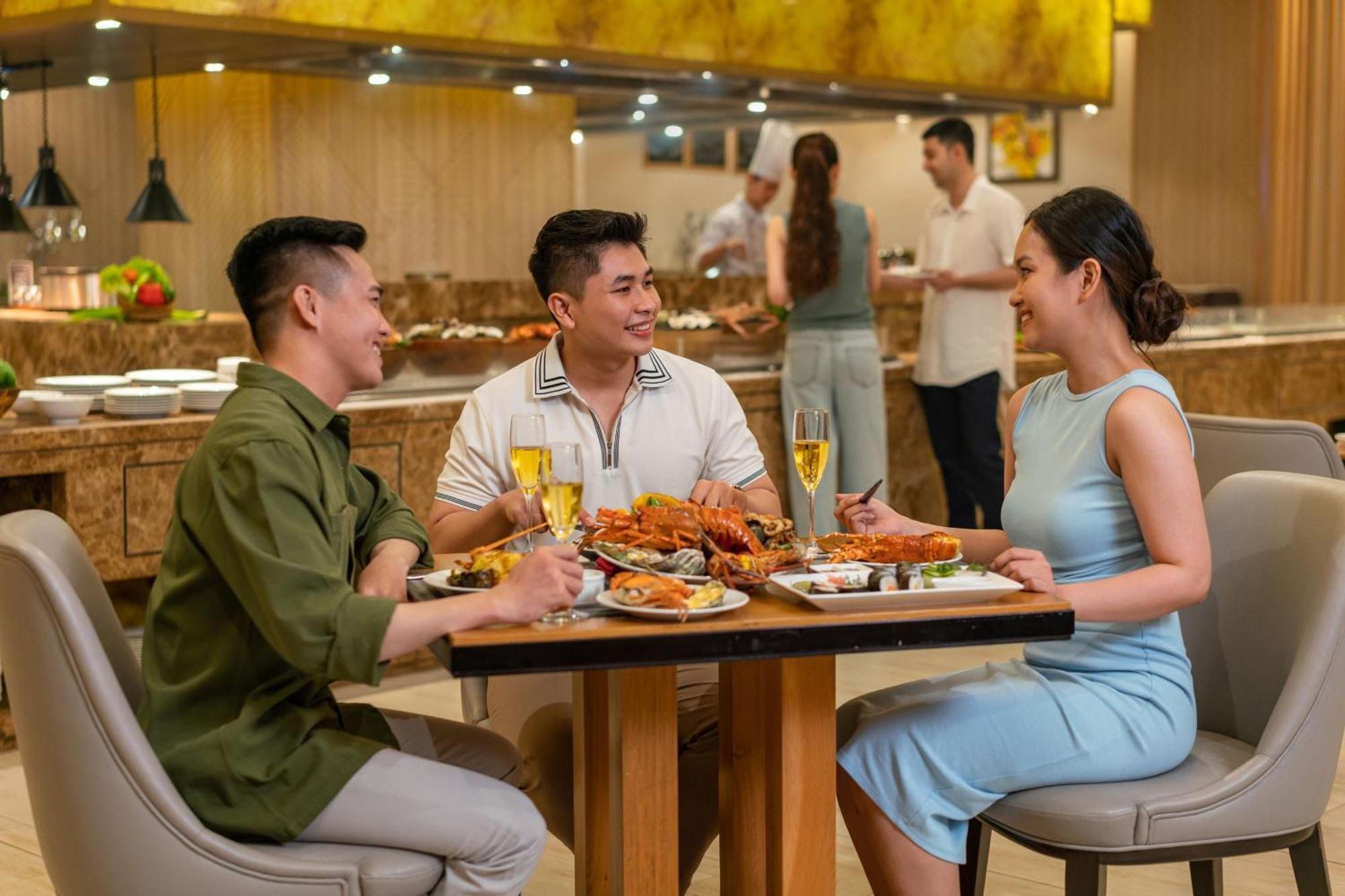 Sheraton Can Tho Bagian luar foto A restaurant in Vietnam